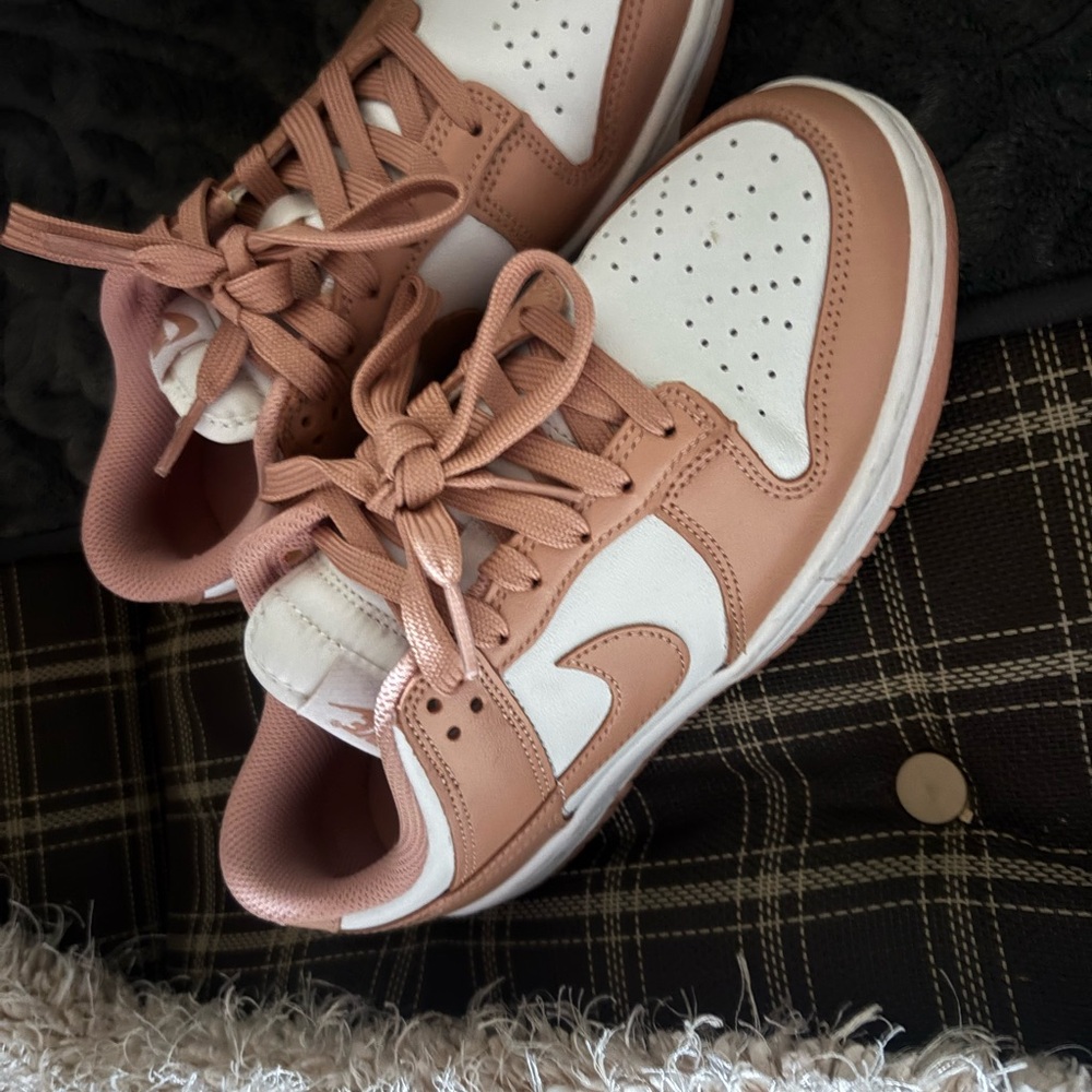 Nike Women's Shoes in White and Pink